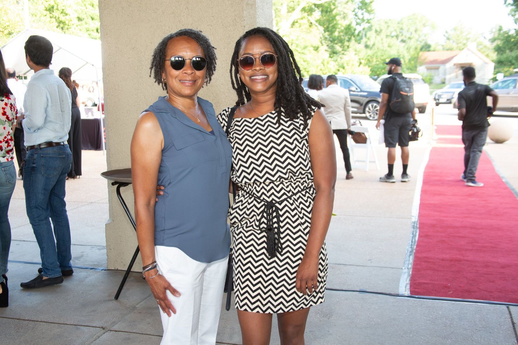 Kaitlin Holmes, Karla Holmes